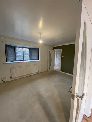 98, Holyoake Road, Manchester photo 3