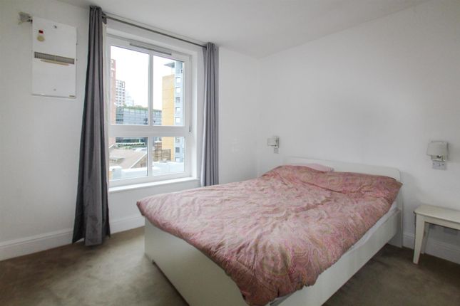 Flat 802, Dryden Building, Commercial Road, London photo 4