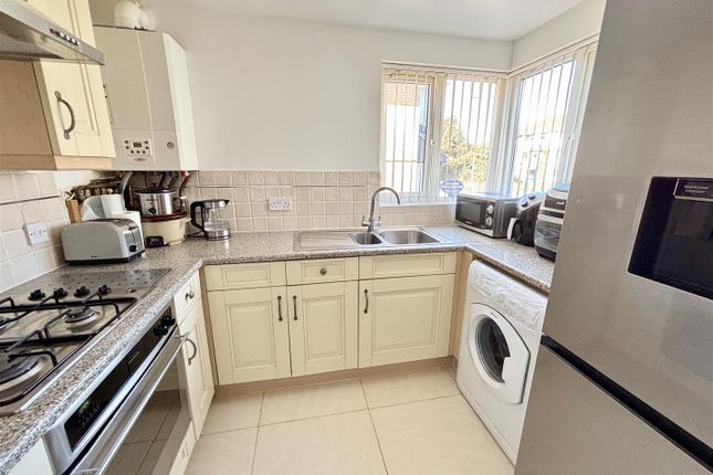 Flat 4 Drew Grange, 411, Blandford Road, Poole photo 4