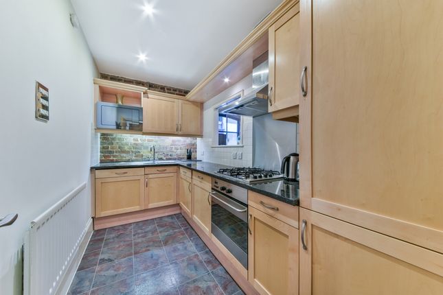 Flat to rent in Providence Square, Tower Bridge, London