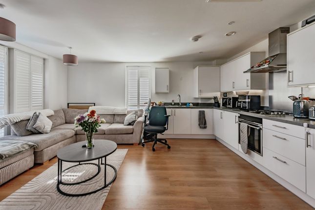 Flat 10, Thanet Court, Nailsworth Crescent, Redhill photo 4