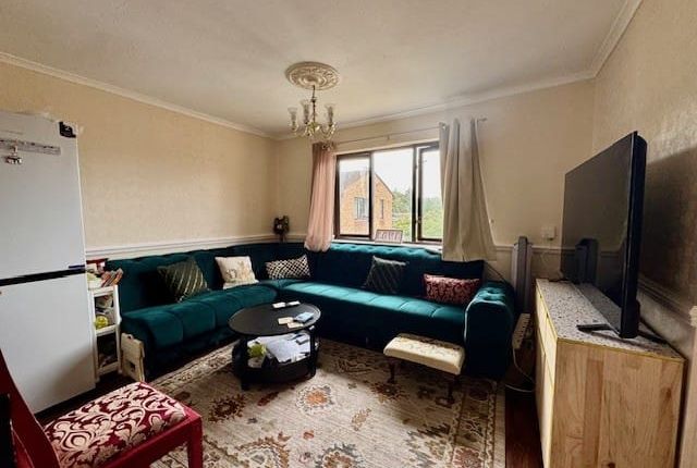 33, Woodlea Court, Verona Close, Uxbridge photo 2