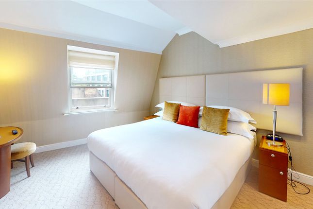 Flat to rent in Lower Thames Street, Cannon Street