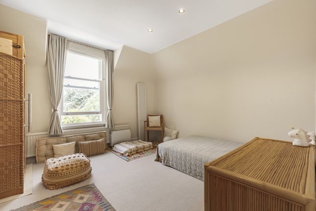 Flat Flat 5, 3, Thurleigh Road, London photo 3