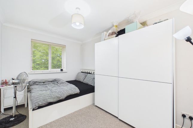82, Romana Court, Staines photo 4