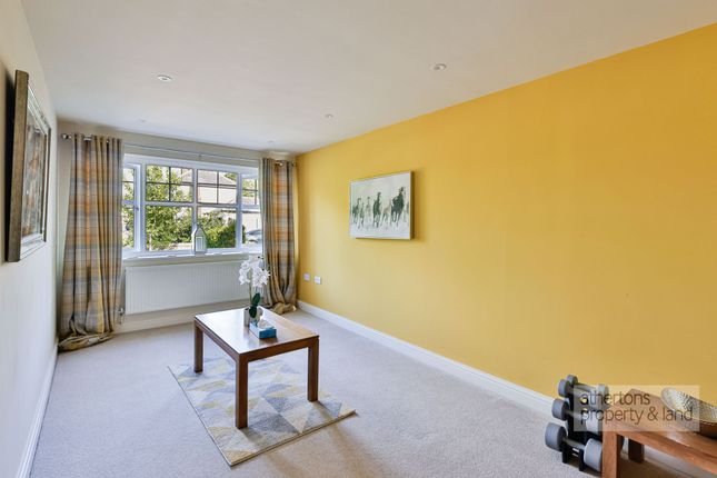 2 Nab Rise, Clitheroe photo 4