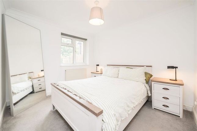 Flat C, 59, Endwell Road, London photo 4