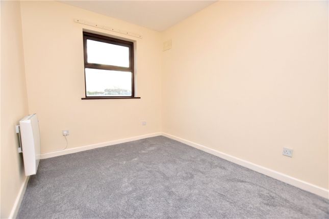 Flat to rent in Meadowside, Newquay, Cornwall