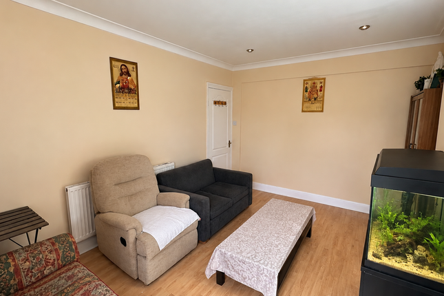 Elmstead Avenue, Wembley photo 3