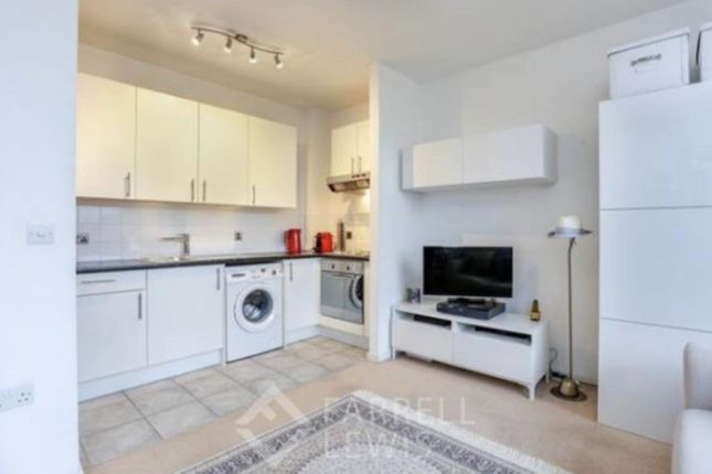 125 Bromyard House,, Bromyard Avenue, London photo 3