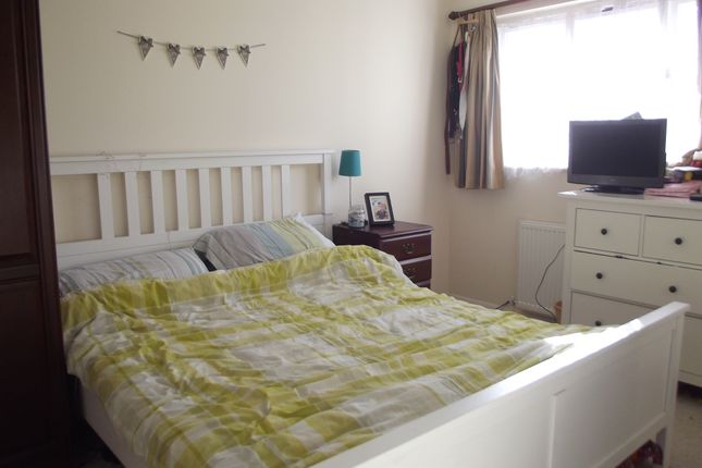 32, Poole photo 3