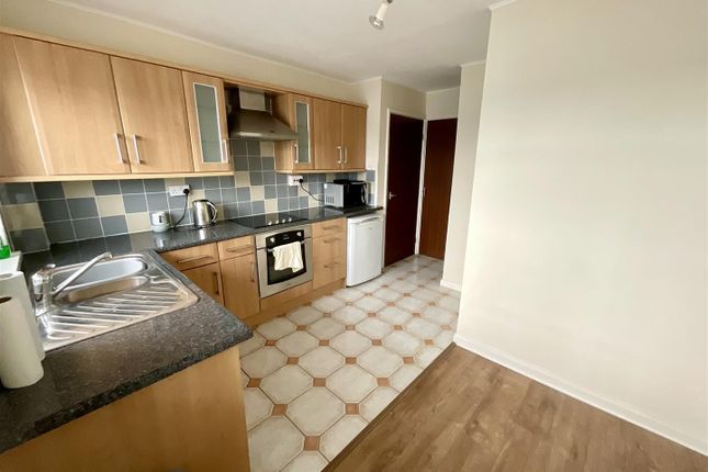 28, Sunnyhill, Llanelli photo 4