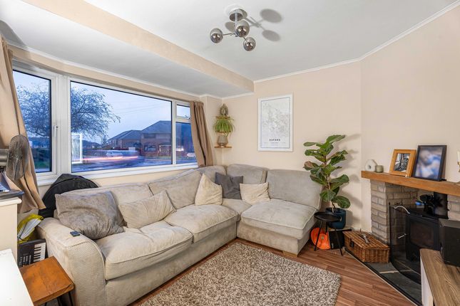 18, Hazel Crescent, Kidlington photo 4