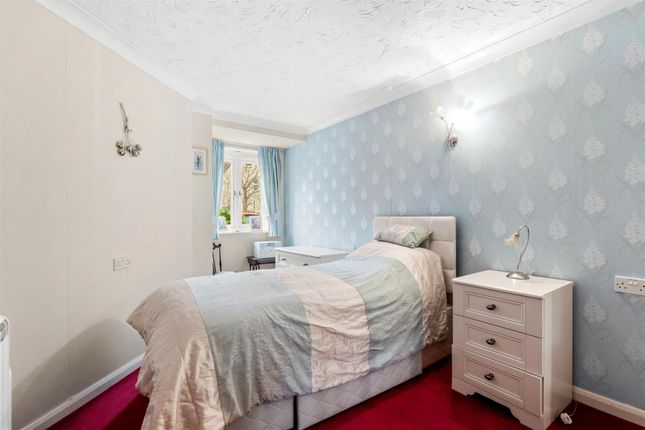 16, Swan Court, Stratford-Upon-Avon photo 4