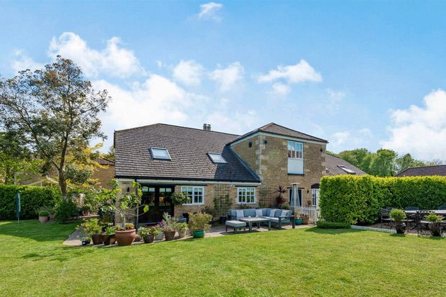 Thumbnail Barn conversion for sale in Stainfield Road, Hanthorpe, Bourne