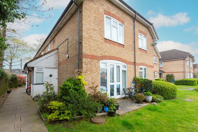 Flat for sale in Comet Close, Watford, Hertfordshire