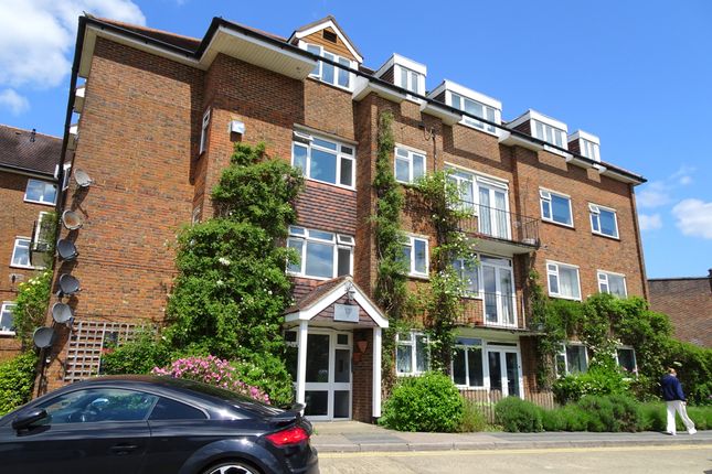 Thumbnail Flat to rent in Croydon Road, Westerham