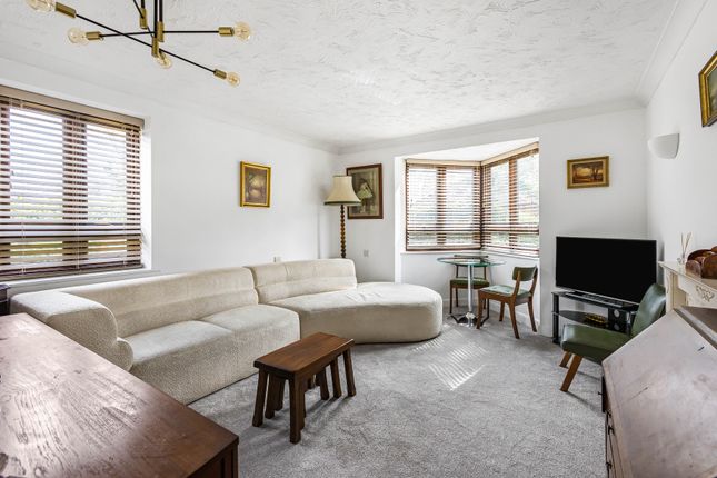 16, Beaumonds, St Albans photo 2