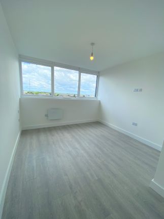 2 bed flat to rent in Yarmouth Way, Great Yarmouth NR30