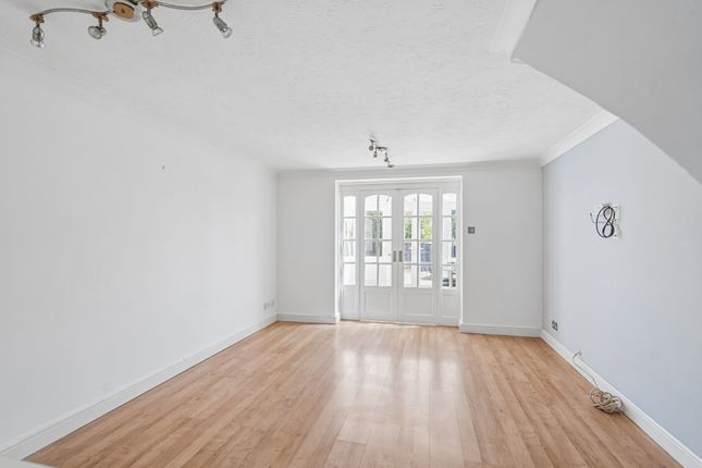 50 Cherry Hills, Watford photo 2
