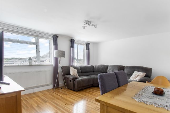 124, Chace Avenue, Potters Bar photo 4