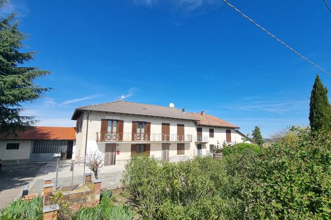 Country house for sale in Strada Villalta, Nizza Monferrato, Asti, Piedmont, Italy