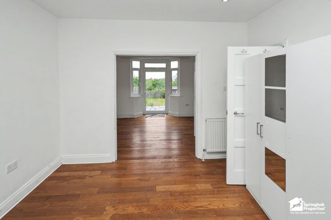 31, Selborne Gardens, London photo 4
