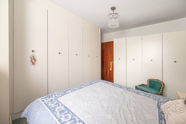 Flat for sale in Finchley Road, Temple Fortune, London