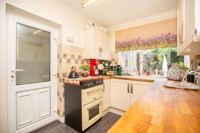 77, Old Farm Road, Atherstone photo 4