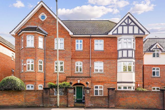 Thumbnail Flat for sale in Balfour Road, Weybridge