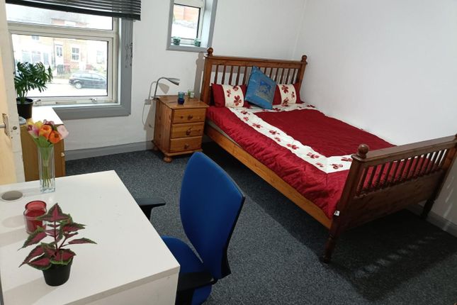 Bedroom Main.Jpg