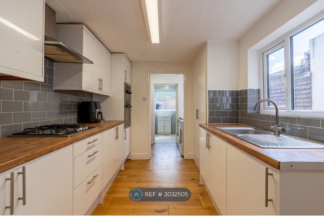 Park Terrace, Greenhithe photo 2