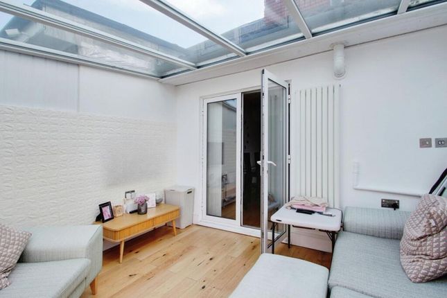 72, Hadley Gardens, Southall photo 5