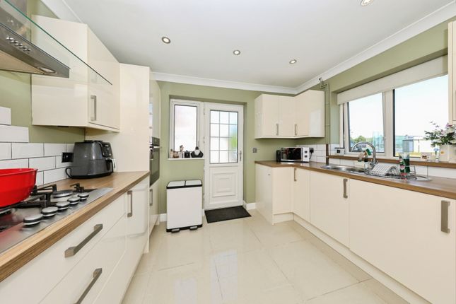 140, Llansteffan Road, Carmarthen photo 4