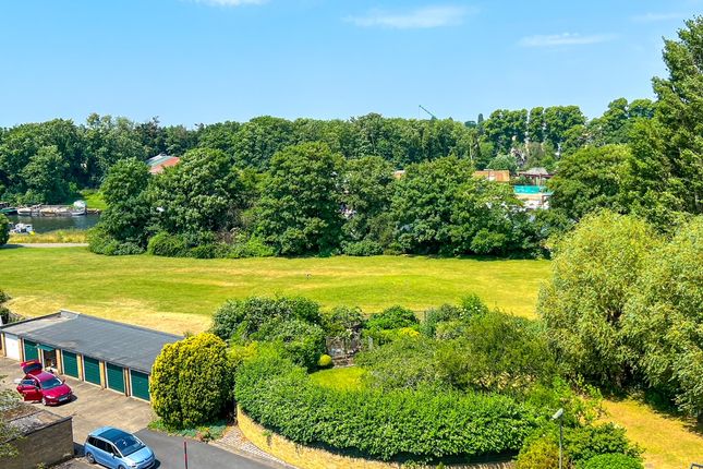24, Thames Court, West Molesey photo 3
