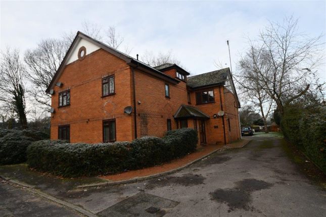 Thumbnail Flat to rent in Eastwood Road, Bramley, Guildford