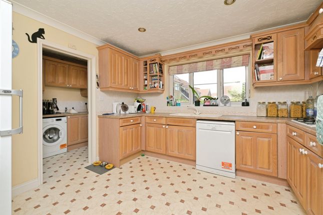 6, Stephenson Close, Peterborough photo 3