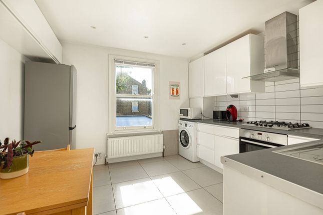 First Floor Flat, 99 Laitwood Road, London photo 3