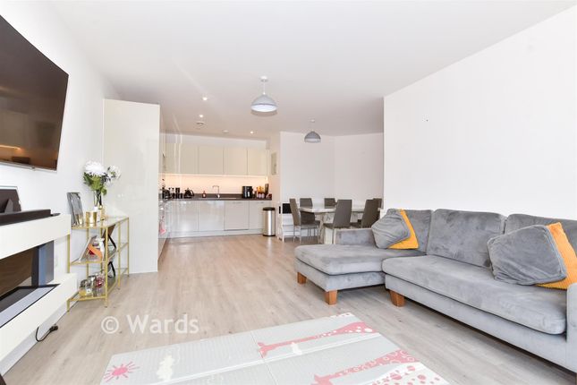 2, Walters Close, Snodland photo 2