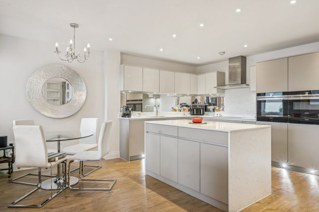 6 Lynbury Place, 14, South Park Crescent, Buckinghamshire photo 3