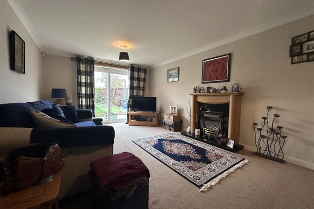 34, Turnbull Road, Lichfield photo 2