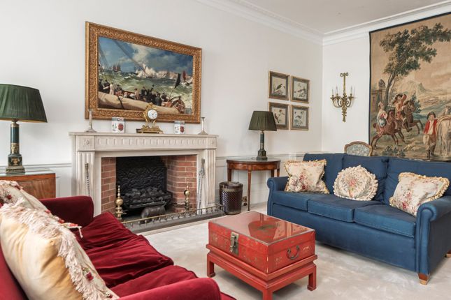 Flat 4 (2nd Floor), 28, Chesham Place, London photo 4