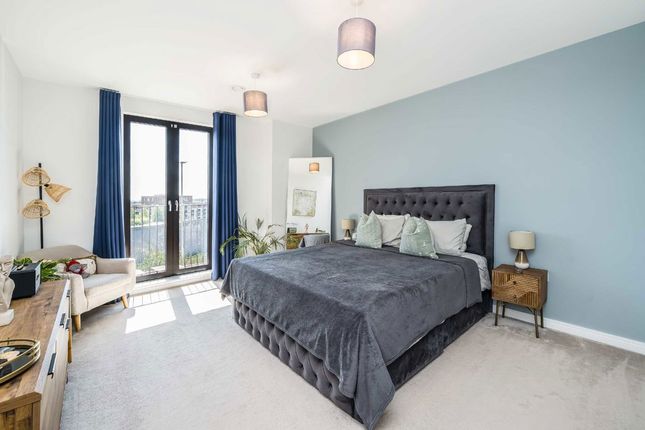Flat 4, Fellow House, 12, Maurice Browne Avenue, London photo 3