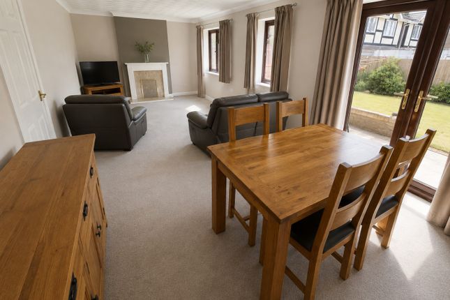 61 Tameton Close, Luton, Bedfordshire photo 2