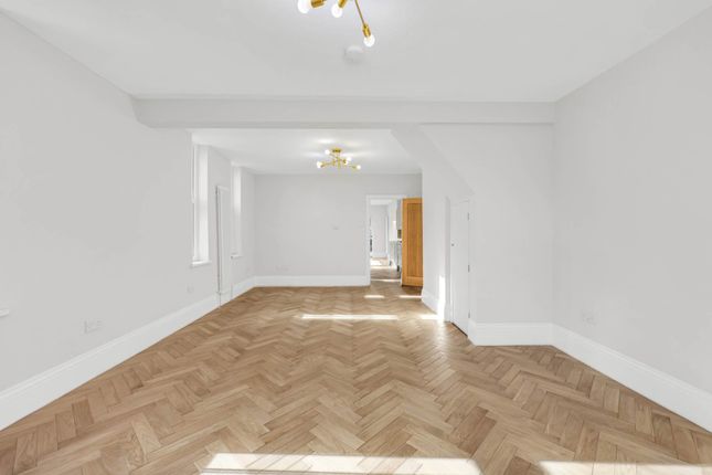 13, Kimberley Road, London photo 4