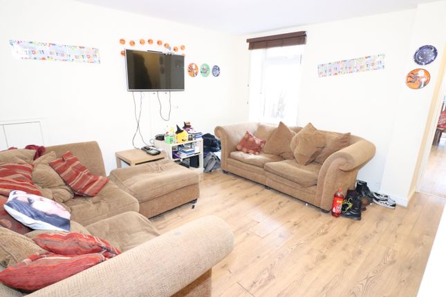 6-bed terraced on 17, Cranbrook Street, Cardiff, £3,210/mo