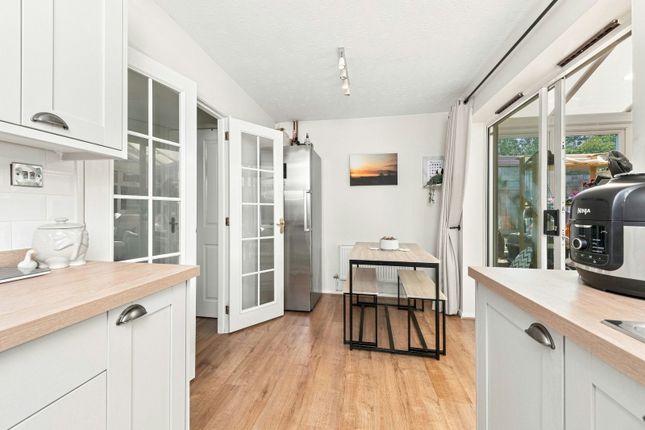 28, Mead Grove, Leeds photo 4