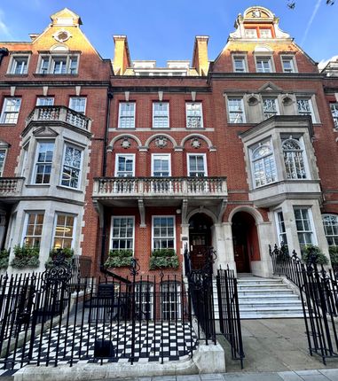 Office to let in Buckingham Palace Road, London