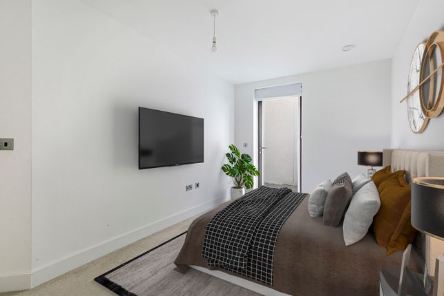 Duplex to rent in High Road, London