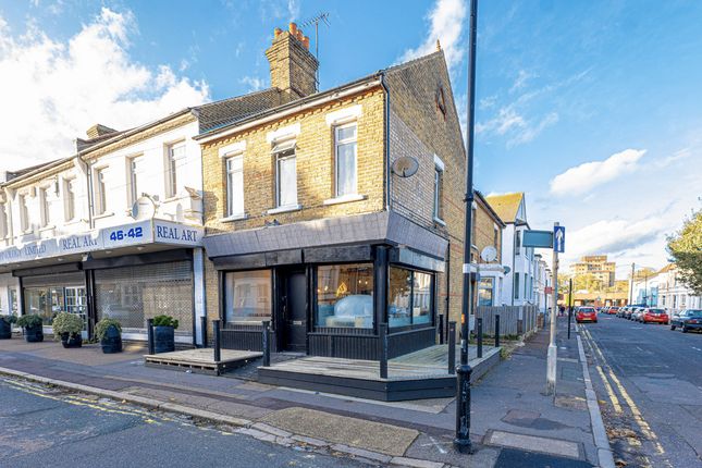 Retail premises to let in Queens Road, Southend-On-Sea